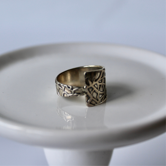 Organic Asymmetrical Ring